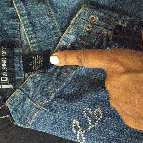 Jennifer Lopez peekaboo jeans. - Picture 1 of 8